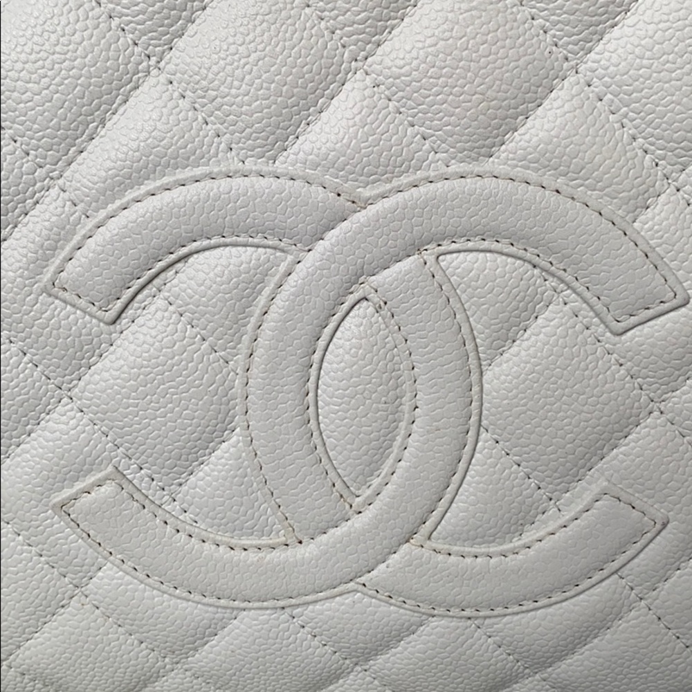 Chanel Petite Tote Bag - Picture 4 of 16